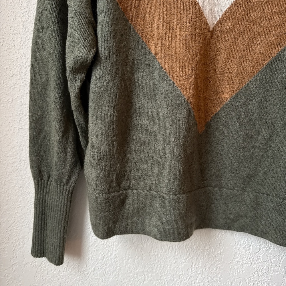 Colorblock V-Neck Sweater - Picture 5 of 7